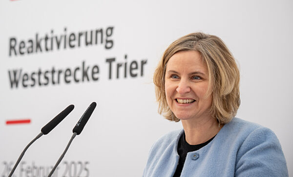 Symbolischer Auftakt der Reaktivierung der Weststrecke Trier ...