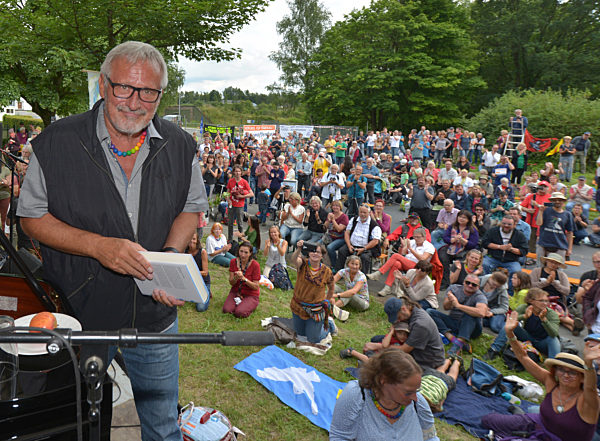 Wecker tritt bei Protestkonzert von Atomwaffengegnern auf