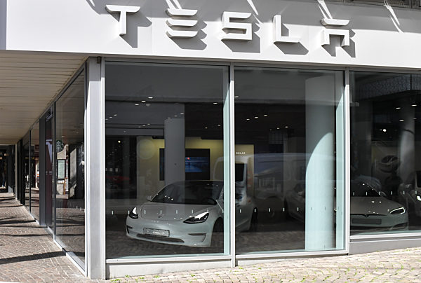 News, Wirtschaft, Tesla