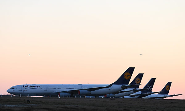News Wirtschaft, Lufthansa parkt ihre Flugzeuge auf der Nordwestbahn