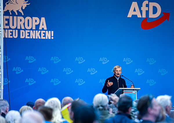 Politik , Kundgebung in Oranienburg