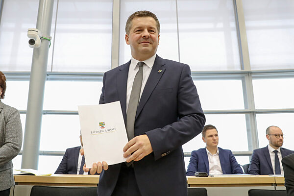 Politik - Landtag Sachsen-Anhalt Landtagssitzung - Wahl des Ministerpräsidenten