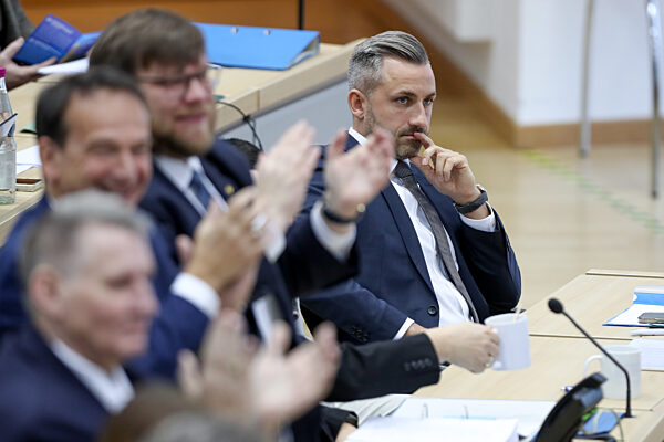 Politik - Landtag Sachsen-Anhalt Landtagssitzung - Wahl des Ministerpräsidenten