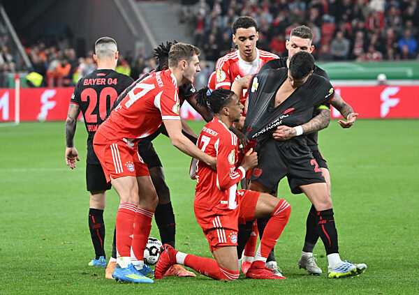 Fussball DFB Pokal 1/2 Finale, Bayer 04 Leverkusen - FC Bayern München
