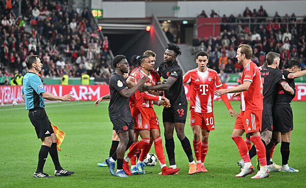 Fussball DFB Pokal 1/2 Finale, Bayer 04 Leverkusen - FC Bayern München
