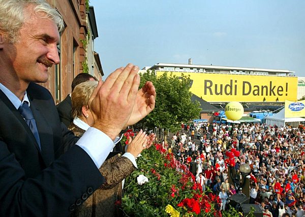 Völler zum Ehrenbürger von Hanau ernannt