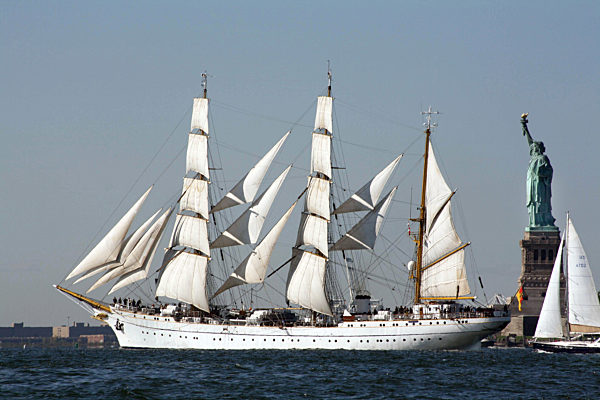 Das Segelschulschiff der Deutschen Marine, "Gorch Fock", verlässt am 13...