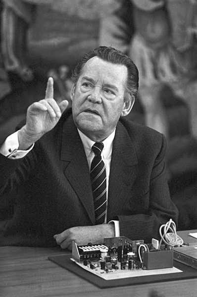 Der Unternehmer und Industrielle Max Grundig stellt am 27.10...