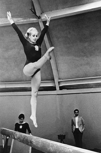 Olympia '68: Vera Caslavska am Schwebebalken