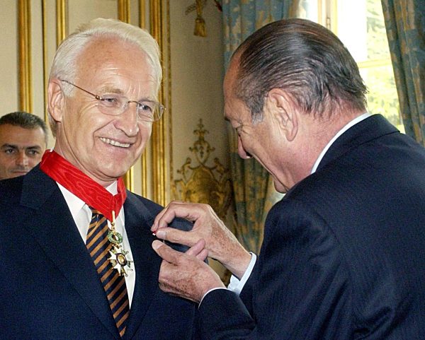 Chirac zeichnet Stoiber mit Orden der Ehrenlegion aus