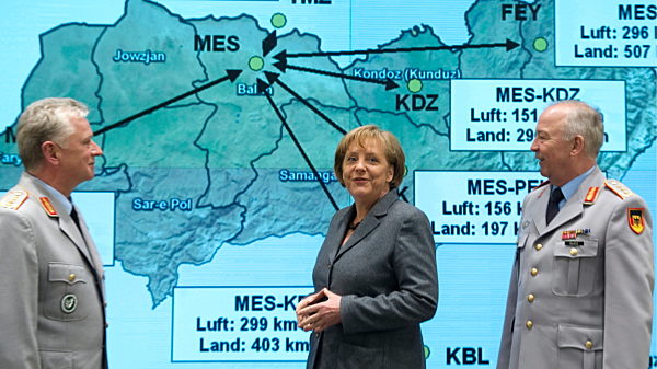 Bundeskanzlerin Merkel besucht Bundeswehr-Einsatzführungskommando