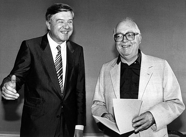 Friedrich Dürrenmatt erhält Jean-Paul-Preis 1985