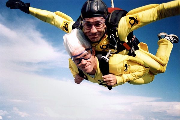 Eberhard Gienger mit Fallschirm abgestürzt - schwer verletzt