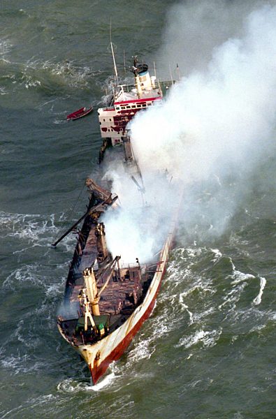 Brennender Frachter vor Sylt - Seemann ums Leben gekommen