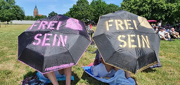 Gegner der Corona-Maßnahmen demonstrieren in Hannover