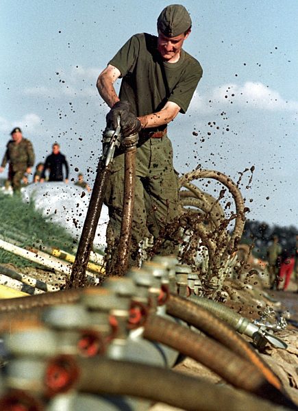 Bundeswehrsoldaten kämpfen weiter gegen Oder-Hochwasser