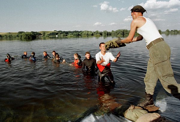 Bundeswehrsoldaten kämpfen weiter gegen Oder-Hochwasser