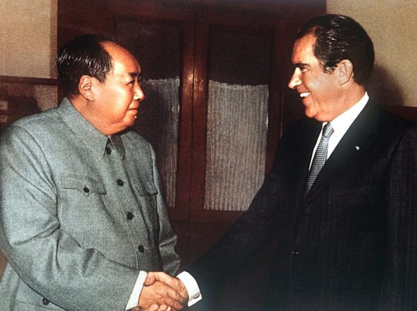 Richard Nixon besucht als erster US-Präsident die VR China