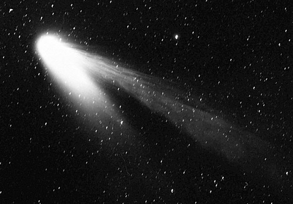 Hale-Bopp fasziniert über Ostern am Firmament