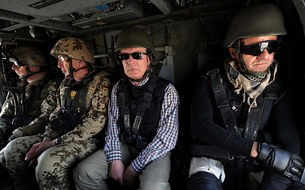 Verteidigungsminister de Maiziere in Afghanistan