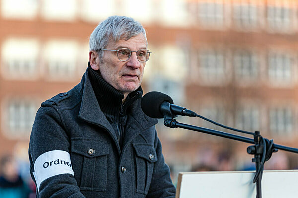 Coronavirus - Demonstration gegen Corona-Maßnahmen in Cottbus