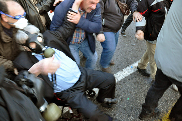 Weltberühmter Musiker Theodorakis bei griechischen Massenprotest