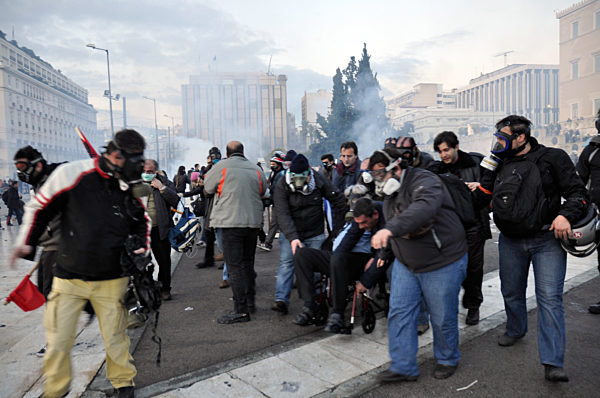 Weltberühmter Musiker Theodorakis bei griechischen Massenprotest