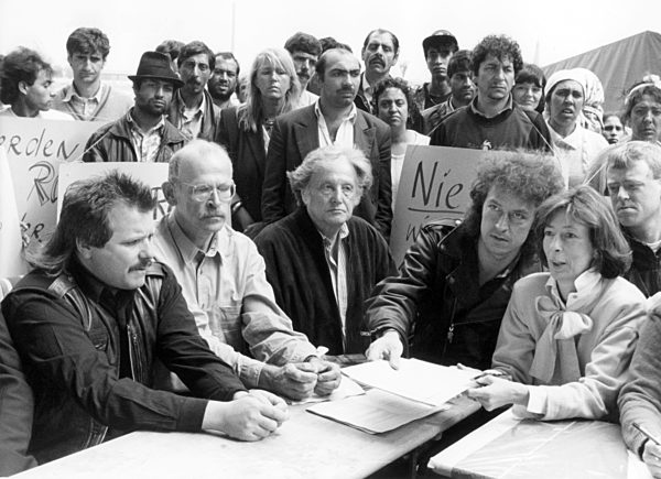 Prominente demonstrieren für Roma in NRW