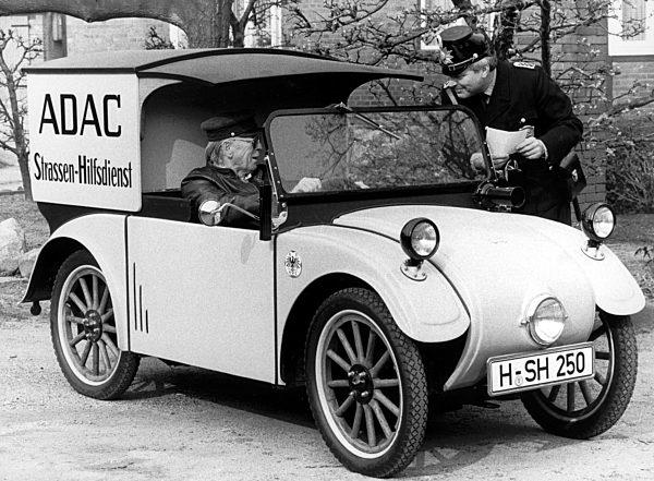 Historisches ADAC-Fahrzeug aus der Gründerzeit