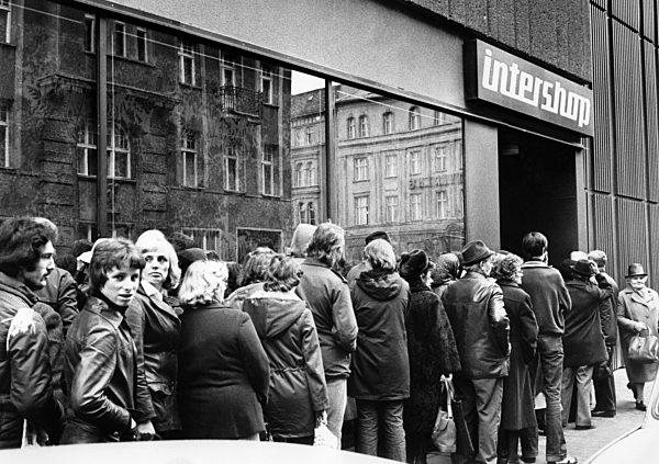 DDR-Intershop-Läden nehmen nur noch Gutscheine