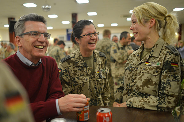 Verteidigungsminister de Maiziere besucht Afghanistan