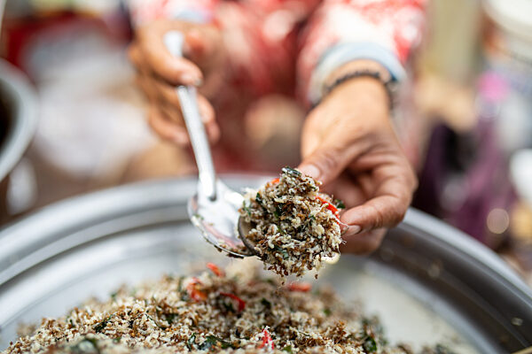 Vogelspinne gefällig? - Achtbeiner als Snack in Kambodscha