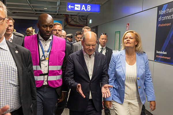 Besuch Bundeskanzler Olaf Scholz (SPD) in Hessen - Frankfurt