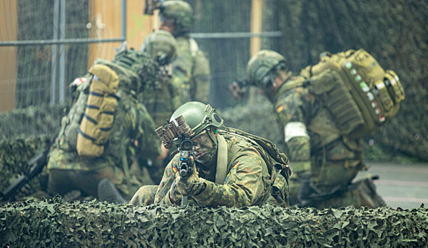 Pistorius besucht Luftlandebrigade des Deutschen Heeres