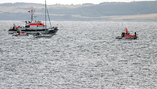 Kutter untergegangen - Seenotretter suchen nach Fischer