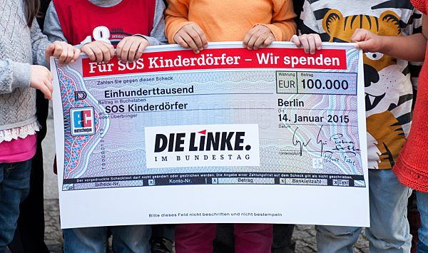 "Die Linke" übergibt Spende an SOS-Kinderdorf