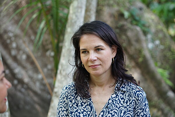 Klimagipfel in Brasilien - Annalena Baerbock besucht Insel Combu