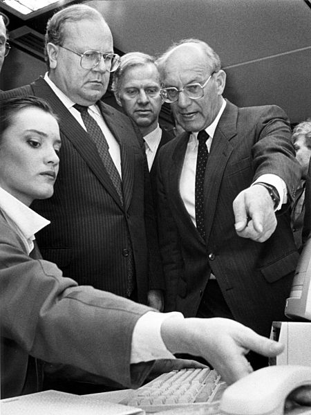 Wirtschaftsminister Bangemann und Heinz Nixdorf auf der Computermesse CeBIT