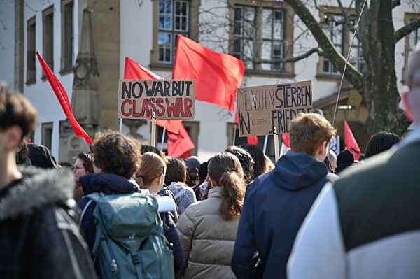 Bundesweiter Schulstreik gegen Wehrpflicht - Stuttgart