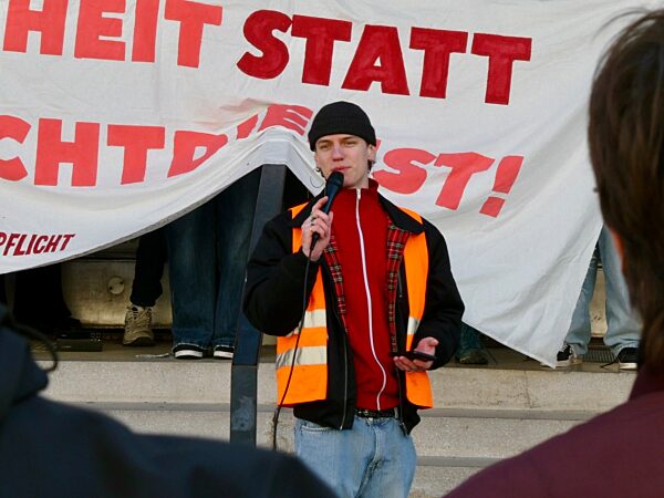 Bundesweiter Schulstreik gegen Wehrpflich - Koblenz