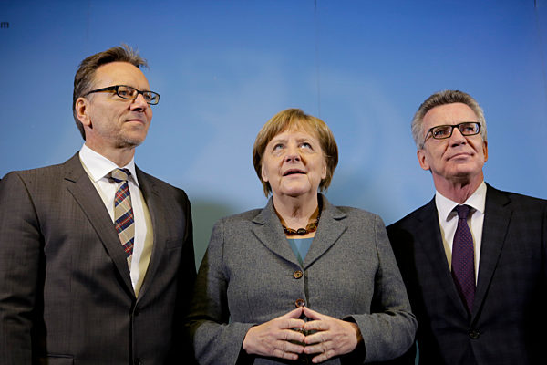 Merkel besucht Gemeinsames Terrorabwehrzentrum GTAZ