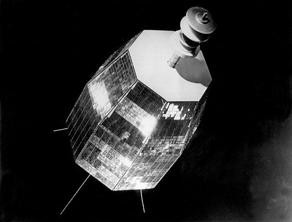 Nachrichtensatellit "Relay" umkreist die Erde