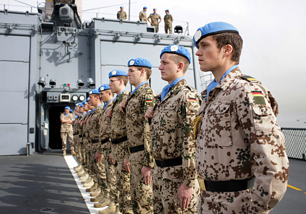 Deutsche Blauhelmsoldaten auf der Fregatte Bayern