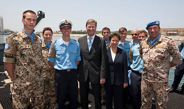 WESTERWELLE besucht deutsches Einsatzkontingent