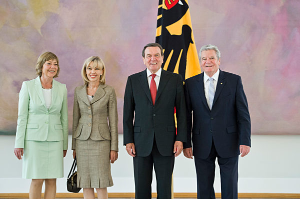 Gauck empfaengt Gerhard Schroeder