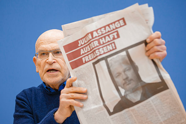 Guenter Wallraff - Julian Assange