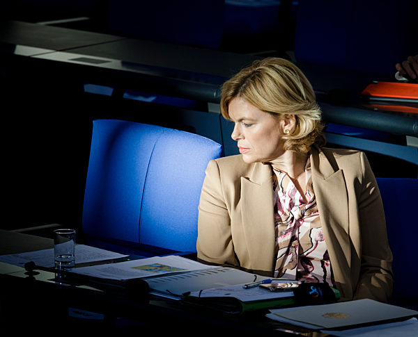 Julia Kloeckner spricht im Bundestag