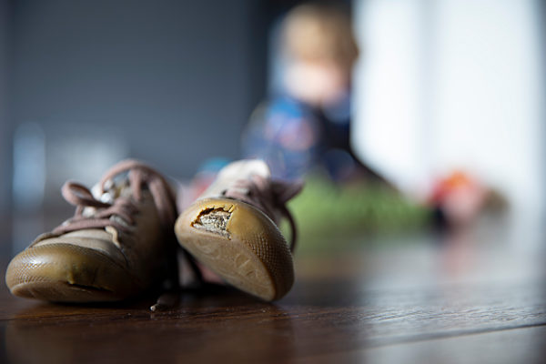 Kaputte Kinderschuhe