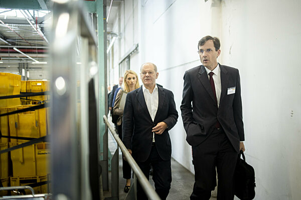 Bundeskanzler Olaf Scholz besucht Briefzentrum in Stahnsdorf