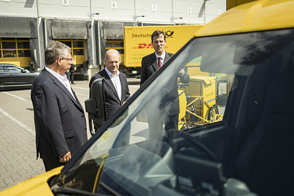 Bundeskanzler Olaf Scholz besucht Briefzentrum in Stahnsdorf